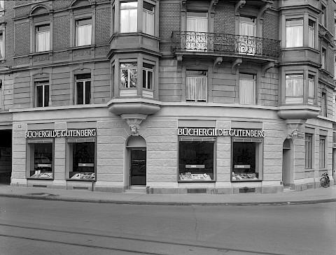Das Ladenlokal der Büchergilde Gutenberg an der Kasernenstrasse 121 um 1950 (Foto: Ernst Köhli)