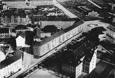 Luftbild der Sihlfeldstrasse und Bullingerplatz mit Schulhaus und ABZ-Siedlung 1928. (BAZ)