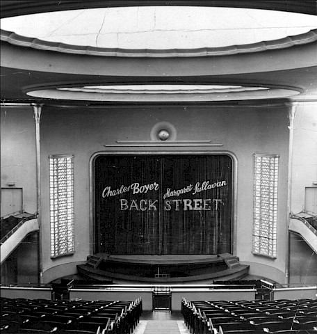 Der Zuschauersaal des Kino Apollo im Jahre 1941