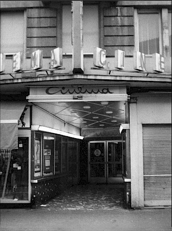 Einst auch ein Variété-Theater: Eingang des Kino Maxim an der Langstrasse 85 um 1980.